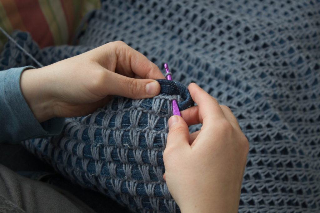 Joining Yarn around padded crochet